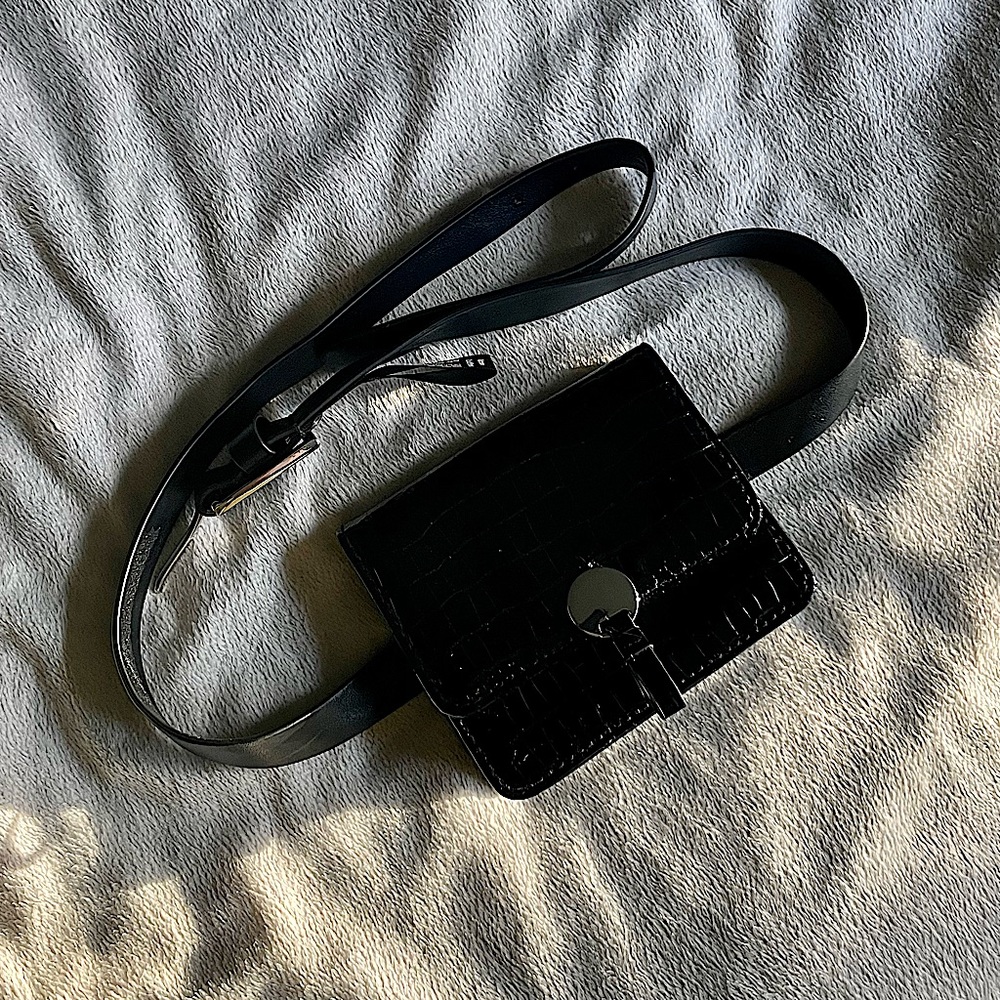 Urban Outfitters Adjustable Waist Bag (Size M/L)